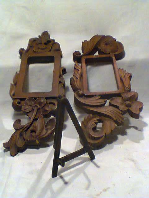 2 Collectible elegant wooden frames plus a small Oil on steel Easel.Good second hand use Condition