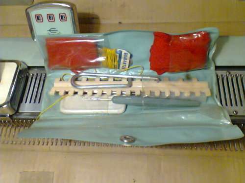 Vintage EMPISAL Knitting Machine Model No: GB-1 From 1950's original box.In good 2nd hand Condition.