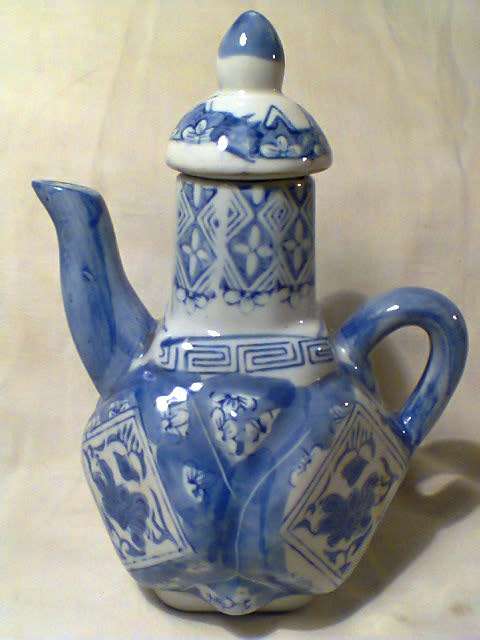 Vintage Porcelain Blue & White Tea pot, Asian oriental squared shaped Tea Pot. No cracks or chips.