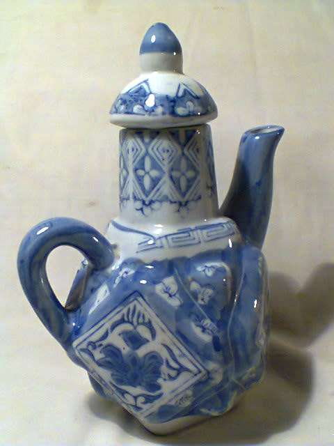 Vintage Porcelain Blue & White Tea pot, Asian oriental squared shaped Tea Pot. No cracks or chips.