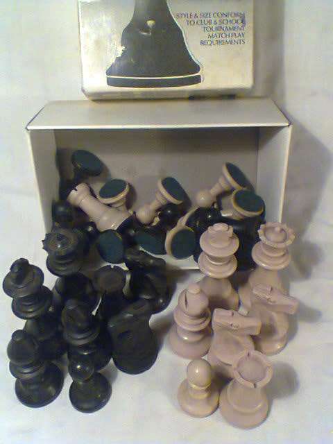 Vintage & old & popular Gedy Chess set complete in original box.90mm Tall All in used S/Hand Order.