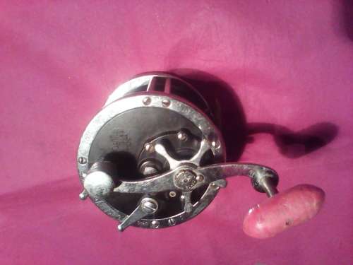 A vintage Penn No49 Deep sea right hand crank fishing reel. Ideal for Salt water.Sold as used