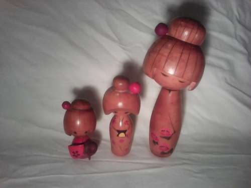 1950's Vintage KoKeshi Bobble Head Dolls.Mother & 2 Daughters.Sizes 26cm Mom & 17cm &  12cm Tall