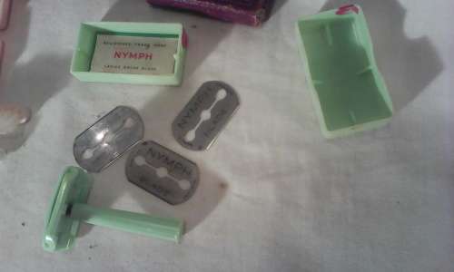 Vintage 3 travel shaving set's and a TR Cadman & son Ltd Cut Throat in Box.