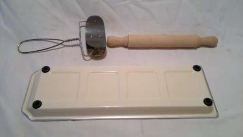 Wow A boxed Ravioli Chef with it own pastry Rolling pin Plus a Chef pie Crimper & Trimmer Boxed.
