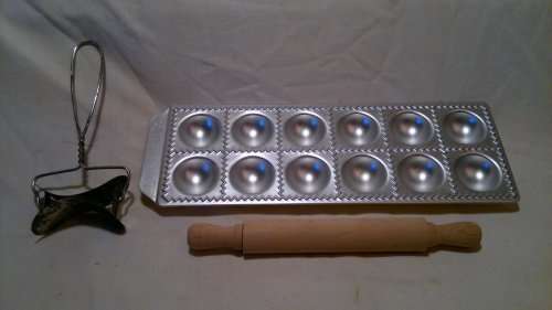 Wow A boxed Ravioli Chef with it own pastry Rolling pin Plus a Chef pie Crimper & Trimmer Boxed.