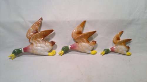 A Vintage lot of 3 wall hanging Porcelain Flying Duck's in perfect clean condition with no blemish.