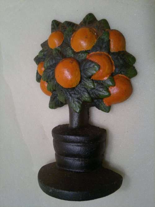 A Beautiful Cast Iron door stop with Fruit Tree "Oranges" motif. In Very good condition.