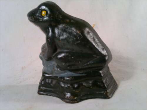 A collectible Vintage "Frog" motif Cast Iron Door stop.Ideal for display. Sold as used second hand.