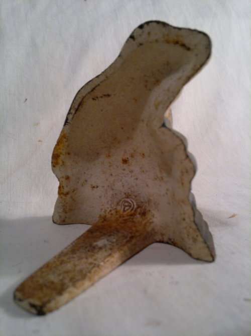 A collectible Vintage "Frog" motif Cast Iron Door stop.Ideal for display. Sold as used second hand.