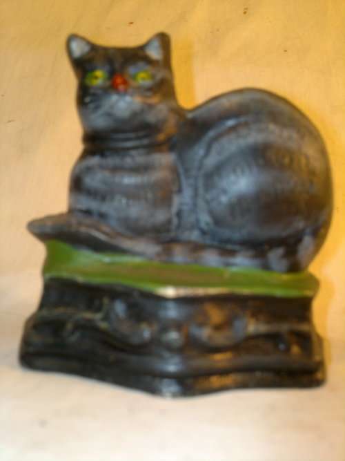 A collectible Vintage "CAT" motif Cast Iron Door stop.Ideal for display. Sold as used second hand.