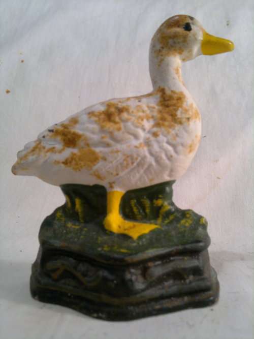 A collectible Vintage "Duck" motif Cast Iron Door stop.Ideal for display. Sold as used second hand.