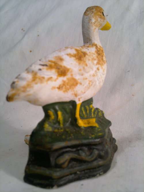 A collectible Vintage "Duck" motif Cast Iron Door stop.Ideal for display. Sold as used second hand.