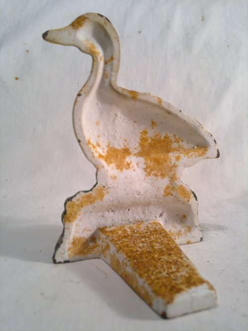 A collectible Vintage "Duck" motif Cast Iron Door stop.Ideal for display. Sold as used second hand.
