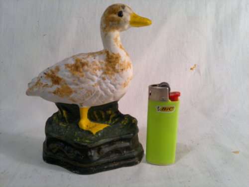 A collectible Vintage "Duck" motif Cast Iron Door stop.Ideal for display. Sold as used second hand.