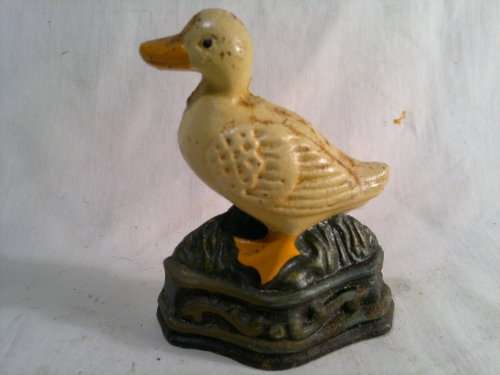 A collectible Vintage "Duck" motif Cast Iron Door stop.Ideal for display. Sold as used second hand.