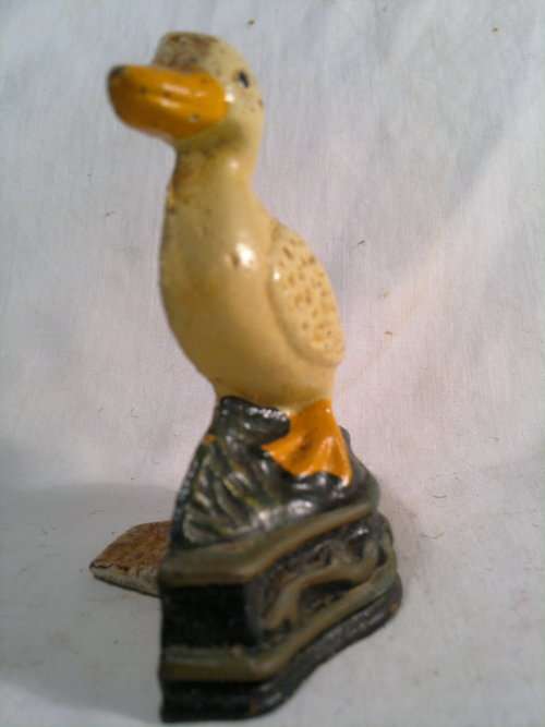 A collectible Vintage "Duck" motif Cast Iron Door stop.Ideal for display. Sold as used second hand.