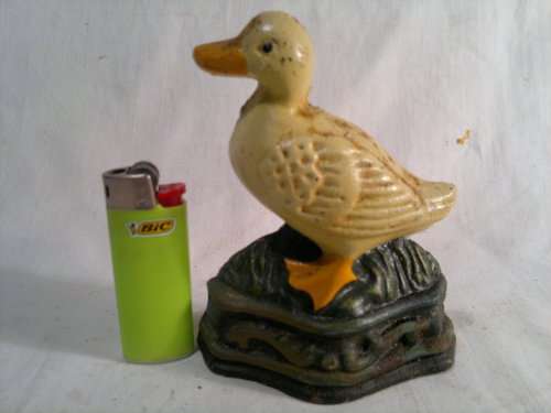 A collectible Vintage "Duck" motif Cast Iron Door stop.Ideal for display. Sold as used second hand.