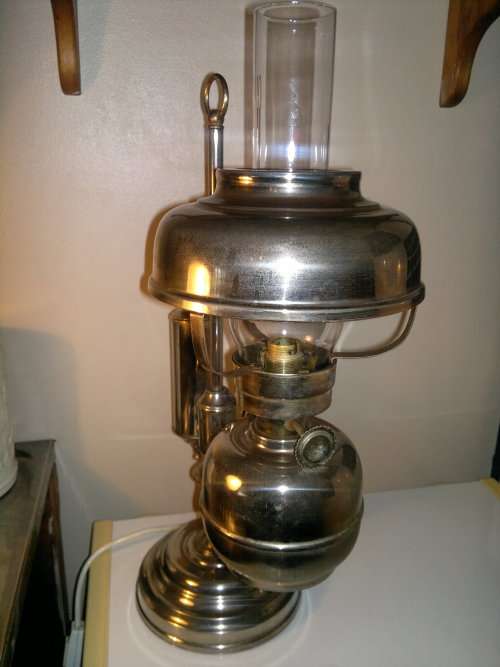 WoW Rare Art Deco style Chrome table lamp.Clear Glass flu is in excellent condition.Size: 535mm Tall