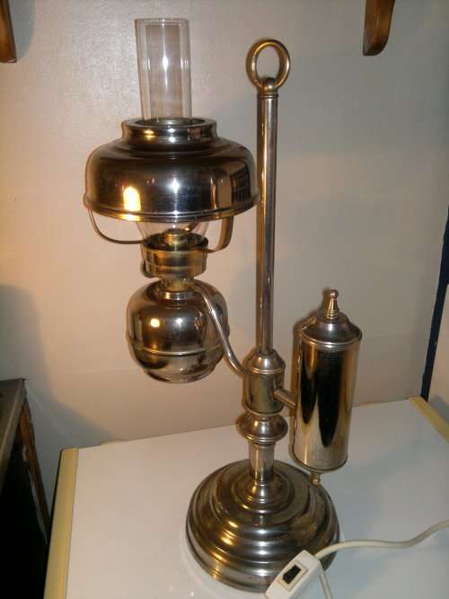 WoW Rare Art Deco style Chrome table lamp.Clear Glass flu is in excellent condition.Size: 535mm Tall