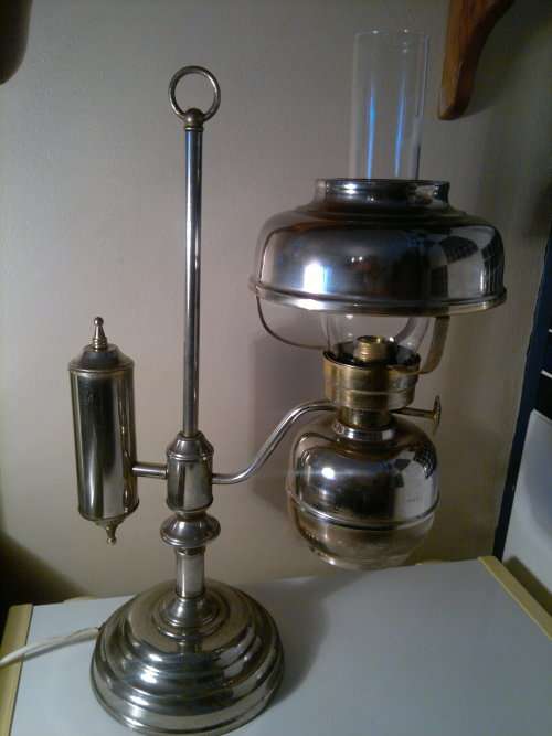 WoW Rare Art Deco style Chrome table lamp.Clear Glass flu is in excellent condition.Size: 535mm Tall