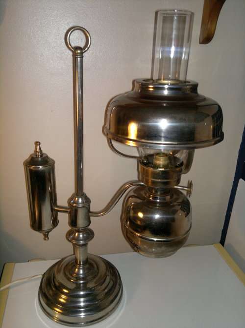 WoW Rare Art Deco style Chrome table lamp.Clear Glass flu is in excellent condition.Size: 535mm Tall