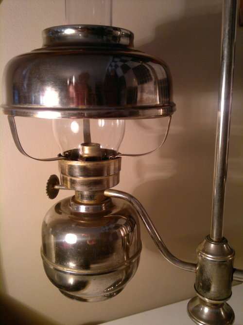 WoW Rare Art Deco style Chrome table lamp.Clear Glass flu is in excellent condition.Size: 535mm Tall