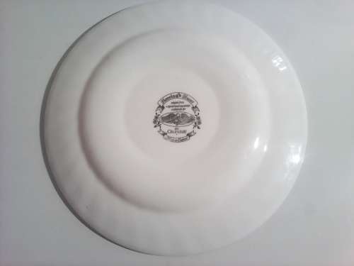 For the collector. Made by " Churchill " a 255mm wall plate called "Full Cry" in good condition.