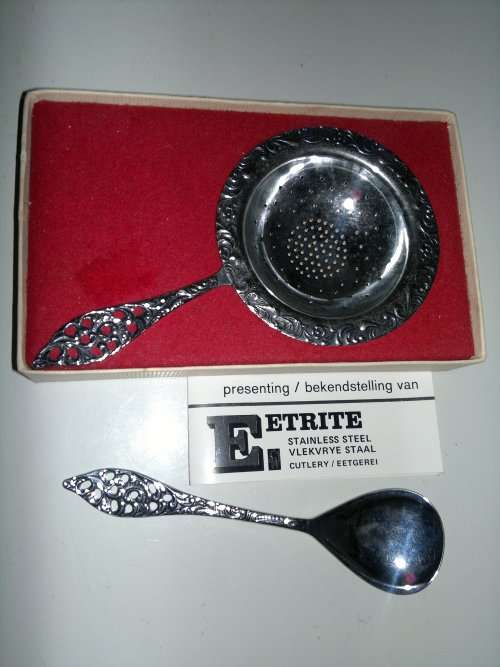Vintage "Eetrite-Holland" Boxed Tea Sieve & Sugar Spoon with instructions.In good used condition.