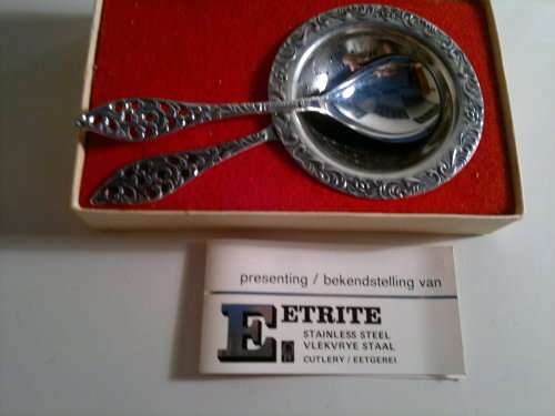 Vintage "Eetrite-Holland" Boxed Tea Sieve & Sugar Spoon with instructions.In good used condition.