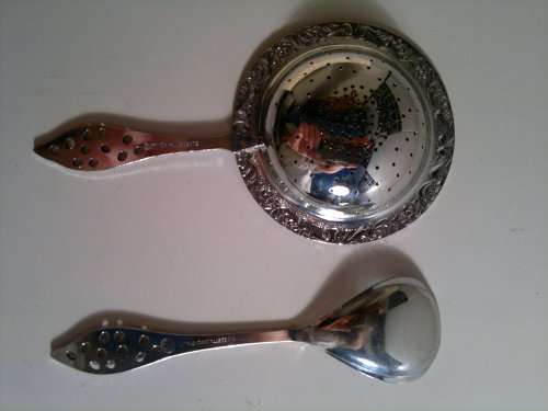 Vintage "Eetrite-Holland" Boxed Tea Sieve & Sugar Spoon with instructions.In good used condition.