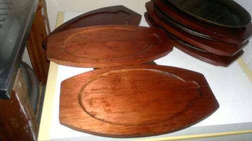 Vintage. 6 Cast Iron on wooden bases Stake Plates. Ideal for the family braai. Sold as used s/hand.