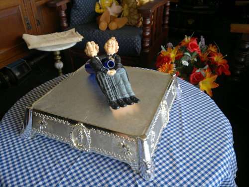 A WoW Cake Stand to display that impressive Wedding Classic Cake. Size: 435mm Sq x 100mm high.