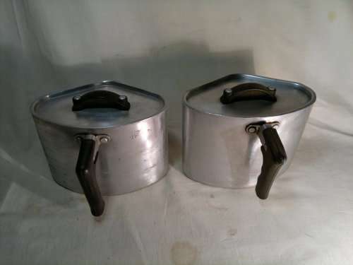 Oldies but still strong 2 X Triangular Hart 1/3 Cooking Pots.Ideal for the older Kitchen to display.