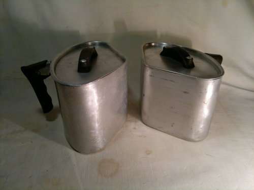 Oldies but still strong 2 X Triangular Hart 1/3 Cooking Pots.Ideal for the older Kitchen to display.
