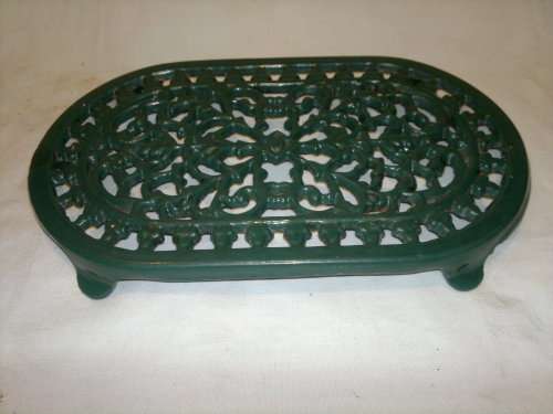 A Vintage cast iron Green Trivet with 4 feet. Ideal to use for serving. Size:150mm Wide x 250mm Long