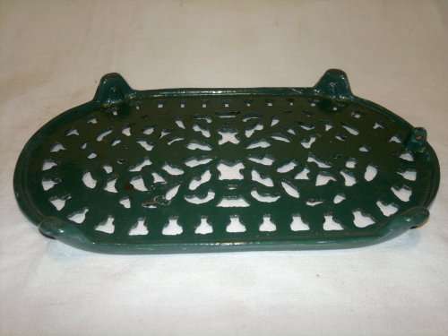 A Vintage cast iron Green Trivet with 4 feet. Ideal to use for serving. Size:150mm Wide x 250mm Long