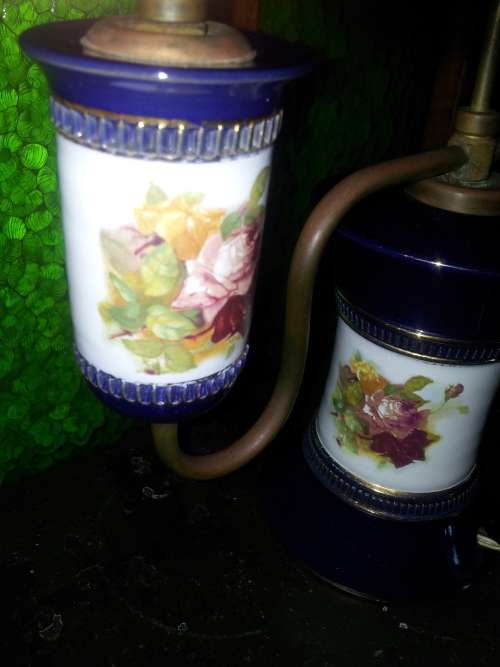 1940 Gold gilded Italian Florentine Blue Porcelain Double Table Top Lamp, Hand painted Brass handle.