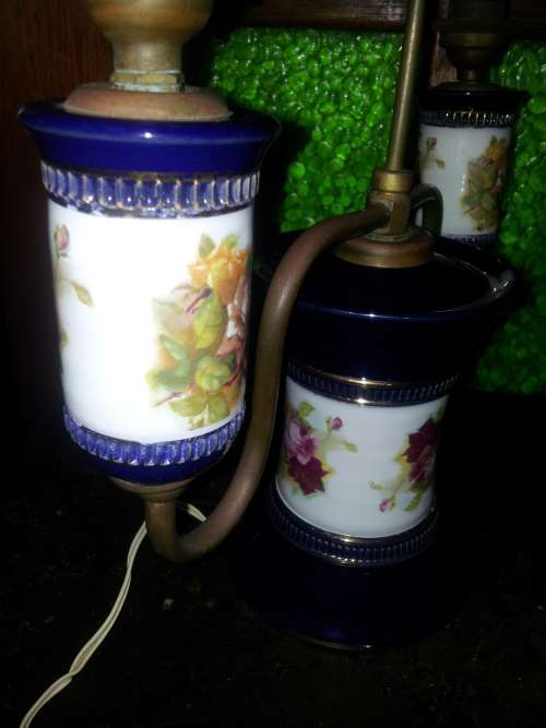 1940 Gold gilded Italian Florentine Blue Porcelain Double Table Top Lamp, Hand painted Brass handle.