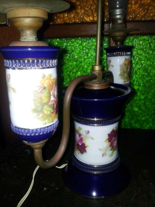 1940 Gold gilded Italian Florentine Blue Porcelain Double Table Top Lamp, Hand painted Brass handle.