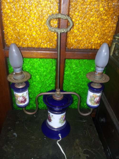 1940 Gold gilded Italian Florentine Blue Porcelain Double Table Top Lamp, Hand painted Brass handle.