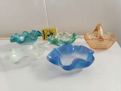 6 x Venetian Glass trinket holder`s 3 x Hankychif dishes and a basket plus a leaf trinket bowl.