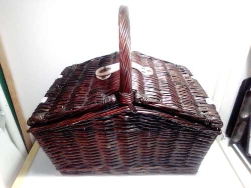 Awesome. Exclusively made for 4th Street this wicker picnic basket for that special Pick-Nick.
