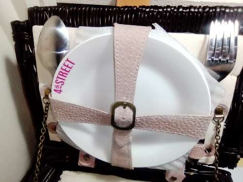 Awesome. Exclusively made for 4th Street this wicker picnic basket for that special Pick-Nick.