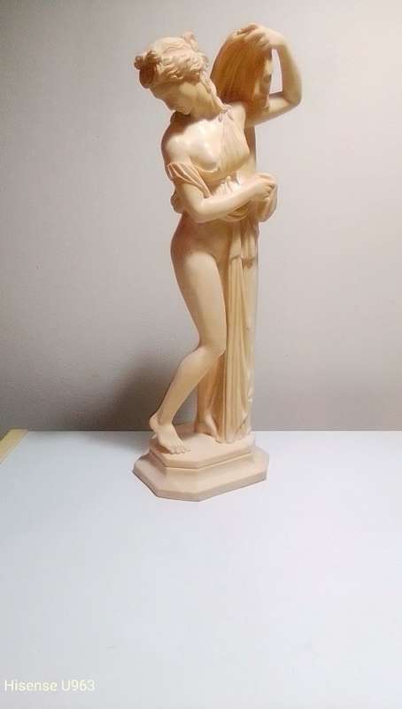 A  very Stunning Example of A Santini Aphrodite Greek nude Lady statue. 400mm Tall