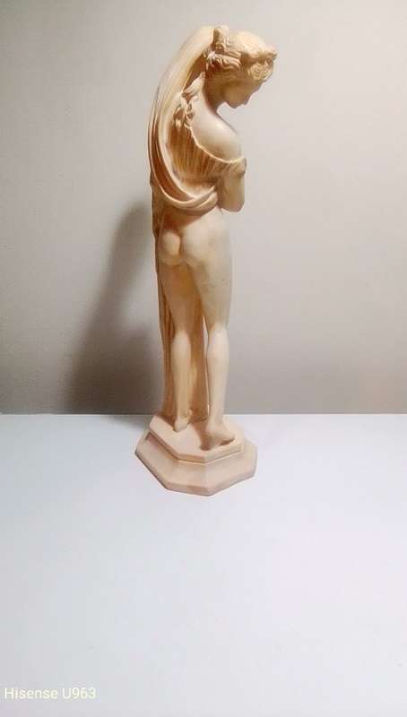 A  very Stunning Example of A Santini Aphrodite Greek nude Lady statue. 400mm Tall