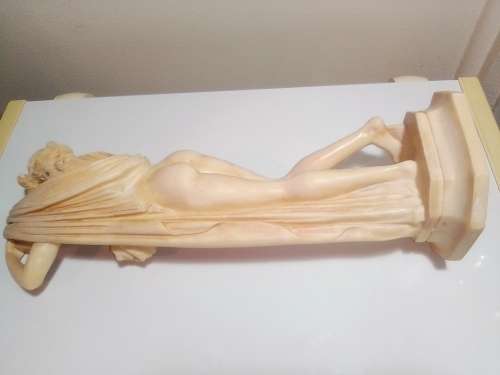 A  very Stunning Example of A Santini Aphrodite Greek nude Lady statue. 400mm Tall