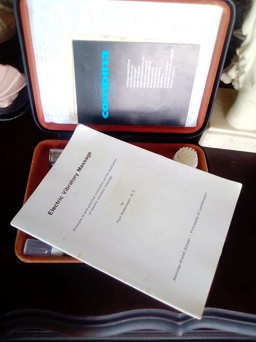 A vintage ` Combina` dual purpose Razor/Massager in original carry case with instructions.
