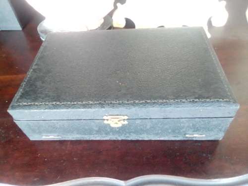 Gillette slim twist No S1 year 1972 England Butterfly razor plus Gentleman`s traveling grooming set.