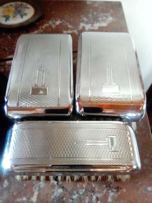Gillette slim twist No S1 year 1972 England Butterfly razor plus Gentleman`s traveling grooming set.